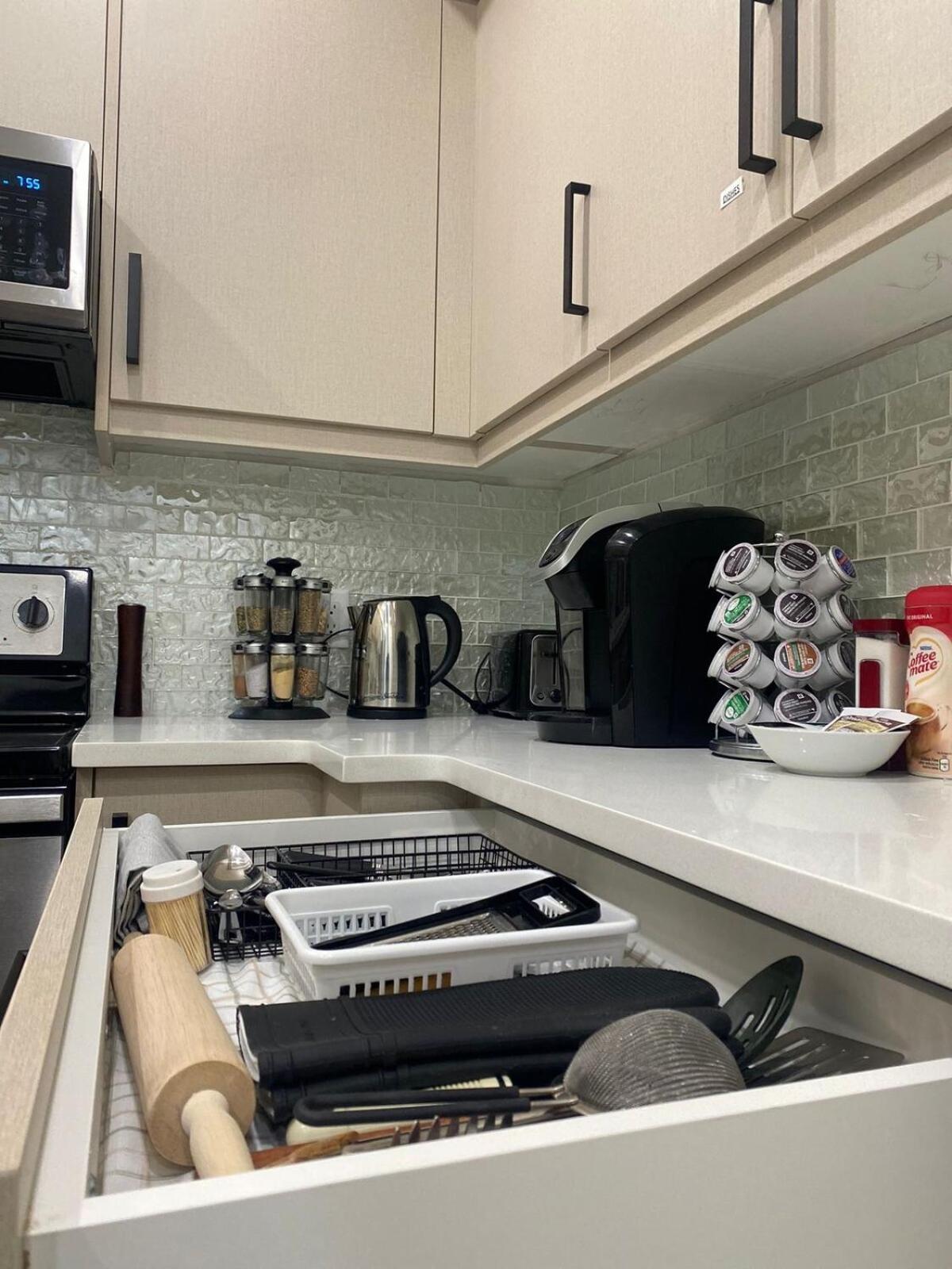 Charming Oasis Tranquil 8 Min Airport, Ac Calgary