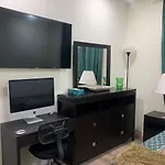 Charming Oasis Tranquil Suite 8 Min Airport, Ac