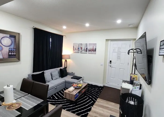 Charming Oasis Tranquil Suite 8 Min Airport, Ac