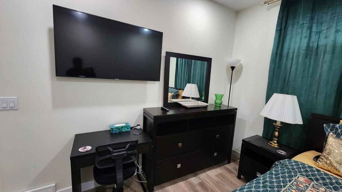 Charming Oasis Tranquil 8 Min Airport, Ac Calgary