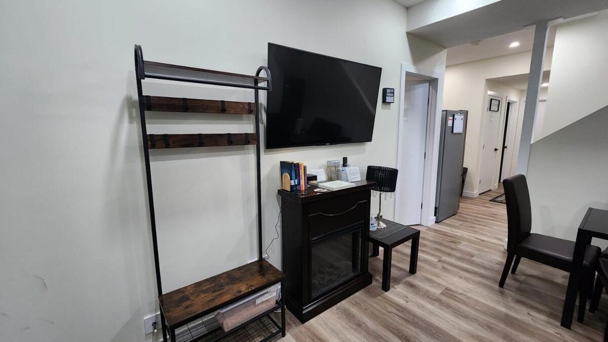 Apartment Charming Oasis Tranquil 8 Min Airport, Ac