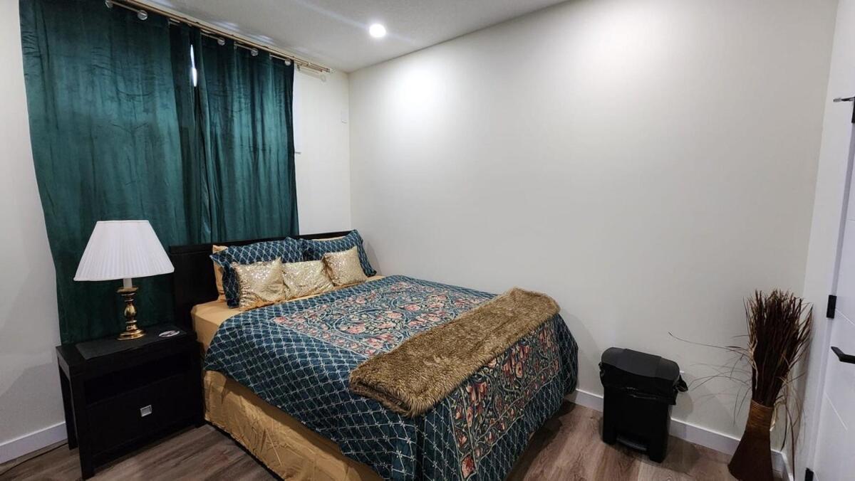Charming Oasis Tranquil 8 Min Airport, Ac Calgary