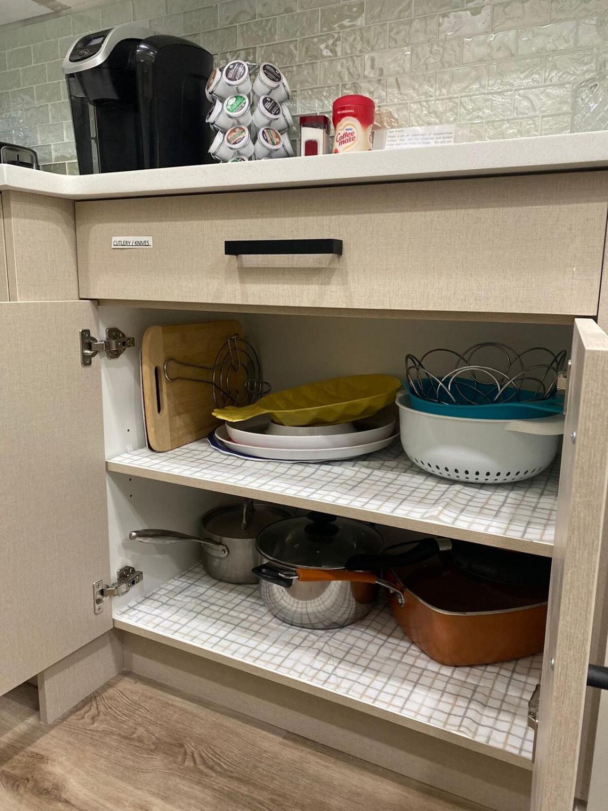 Apartment Charming Oasis Tranquil 8 Min Airport, Ac