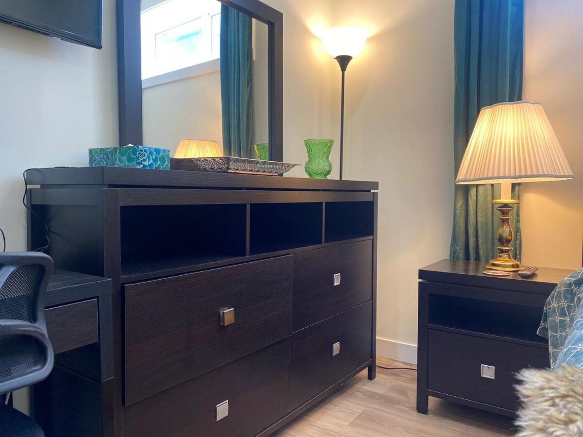 Apartment Charming Oasis Tranquil 8 Min Airport, Ac *