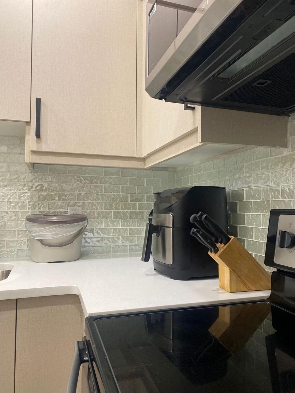 Apartment Charming Oasis Tranquil 8 Min Airport, Ac