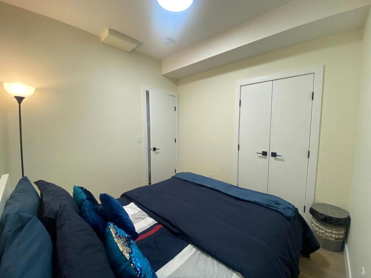Charming Oasis Tranquil 8 Min Airport, Ac Apartment