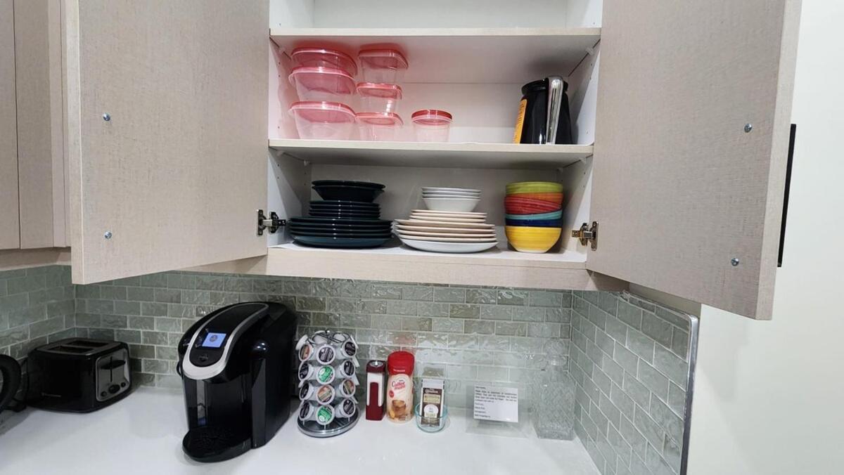 Apartment Charming Oasis Tranquil 8 Min Airport, Ac