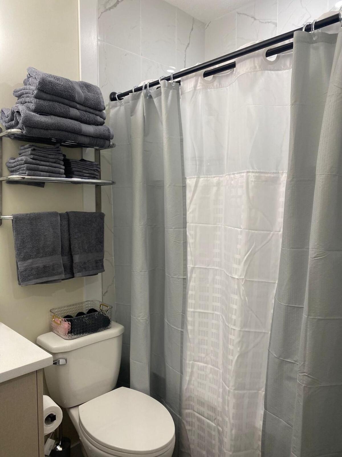 Apartment Charming Oasis Tranquil 8 Min Airport, Ac Calgary