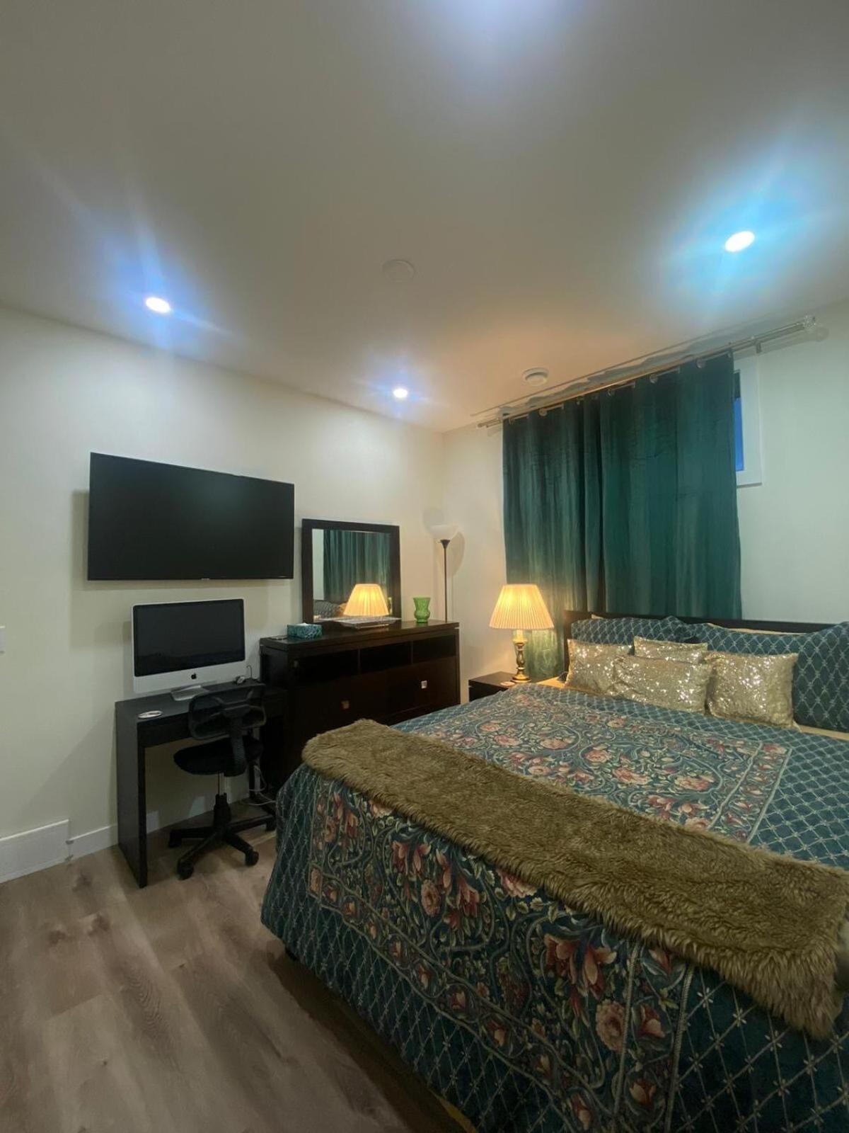Charming Oasis Tranquil 8 Min Airport, Ac