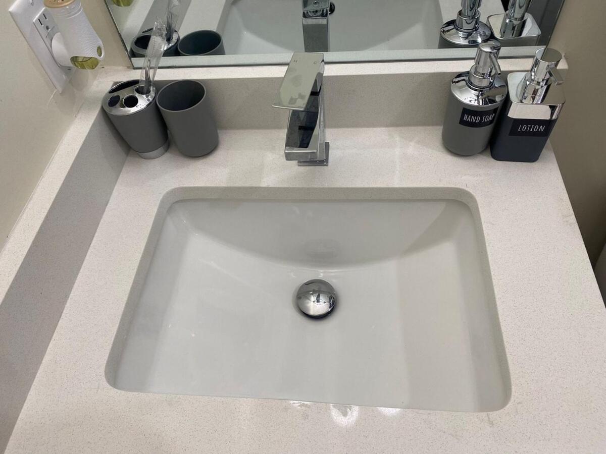 Apartment Charming Oasis Tranquil 8 Min Airport, Ac *