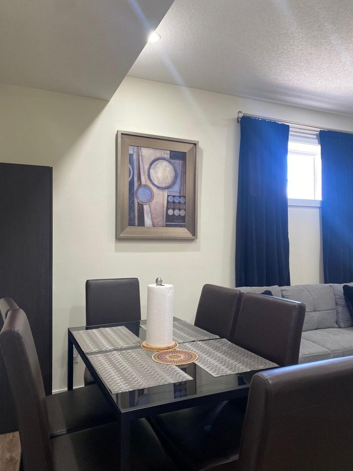 Charming Oasis Tranquil 8 Min Airport, Ac Calgary