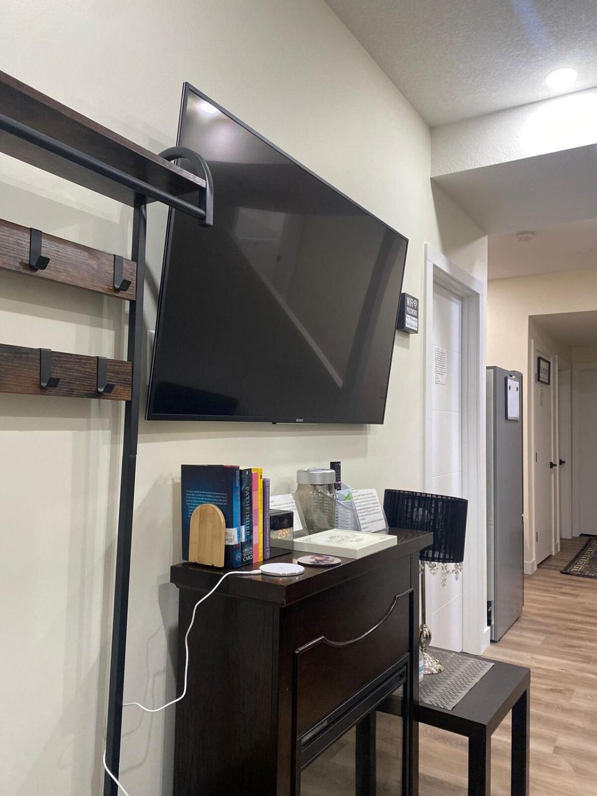 Apartment Charming Oasis Tranquil 8 Min Airport, Ac